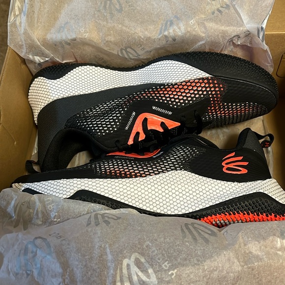 Curry Hovr Splash 3 - M10.5/ W12 - Picture 1 of 4